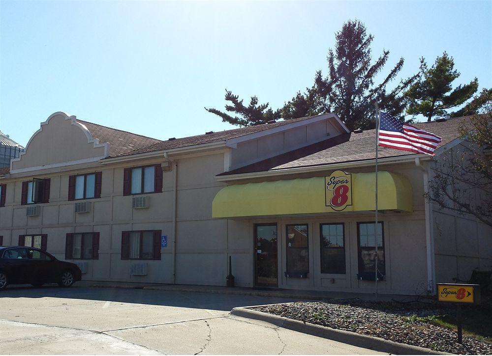 Super 8 By Wyndham Pella Motel Exterior photo